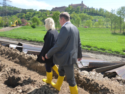 Ministerin Scharf und Oberbürgermeister Schramm im Baustellengelände