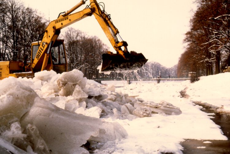 Eisbildung im Profil des Roten Mains und im Mühlkanal Eisbildung im Profil des Roten Mains und im Mühlkanal