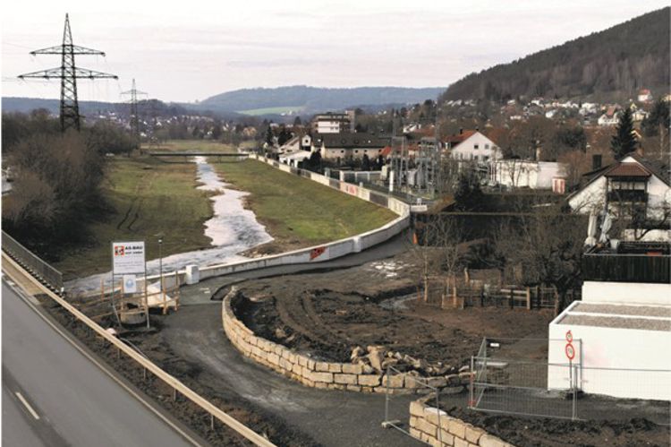 Wiederherstellung des Lärmschutzwalles und der Wege