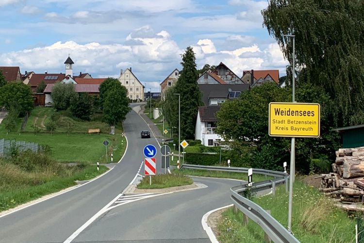 Ortseingang von Weidensees